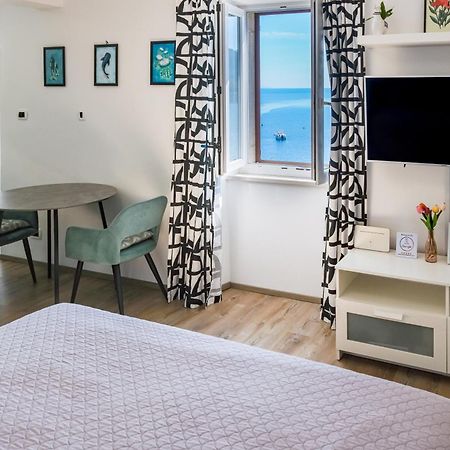 Studio Apartment Above Promenade W Terrace & Parking ラバック エクステリア 写真