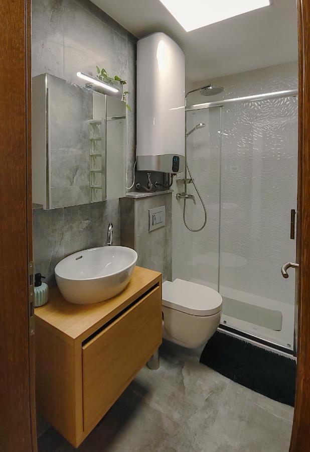 Studio Apartment Above Promenade W Terrace & Parking ラバック エクステリア 写真