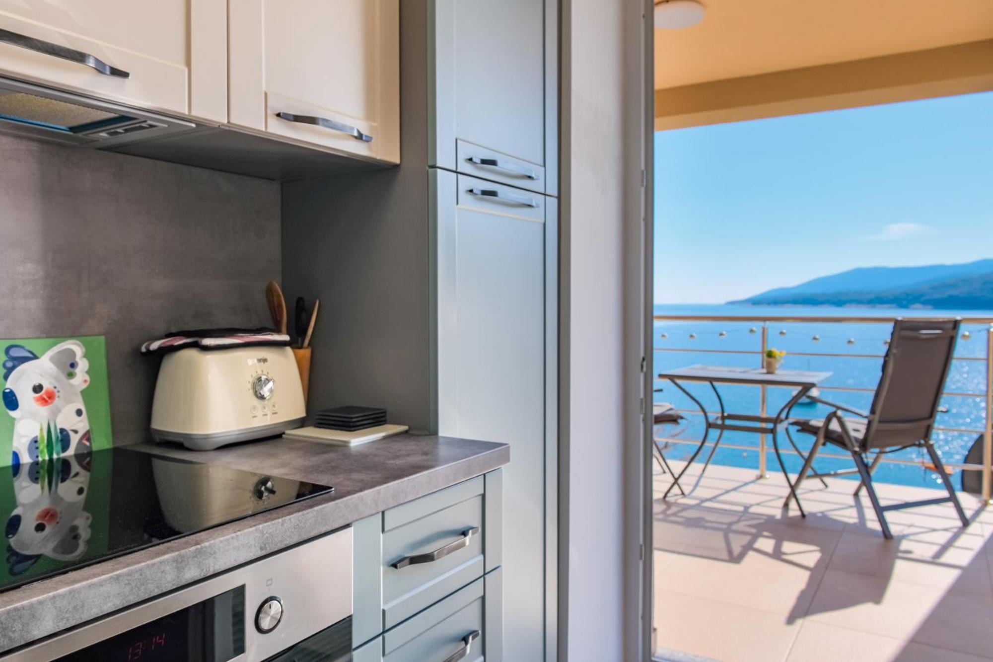 Studio Apartment Above Promenade W Terrace & Parking ラバック エクステリア 写真