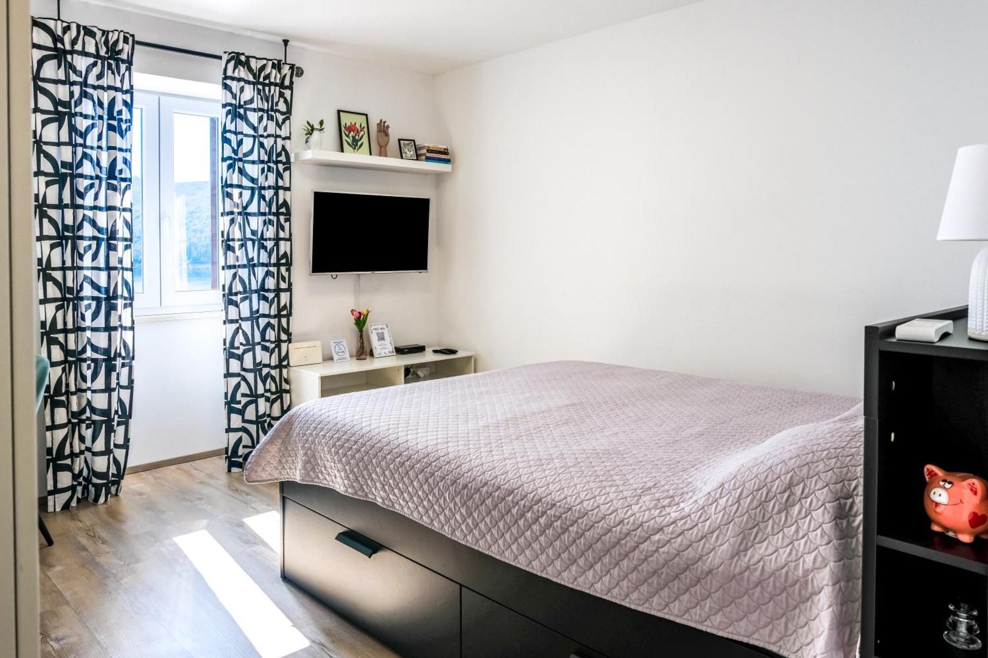 Studio Apartment Above Promenade W Terrace & Parking ラバック エクステリア 写真