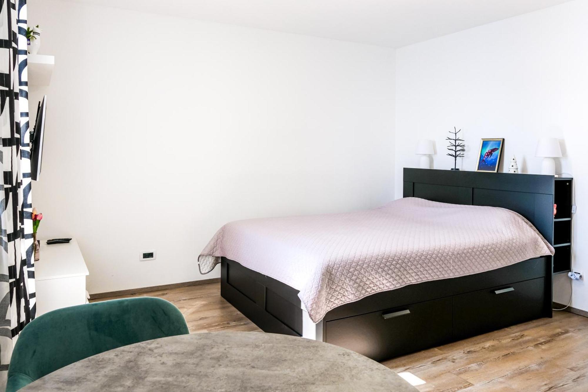 Studio Apartment Above Promenade W Terrace & Parking ラバック エクステリア 写真